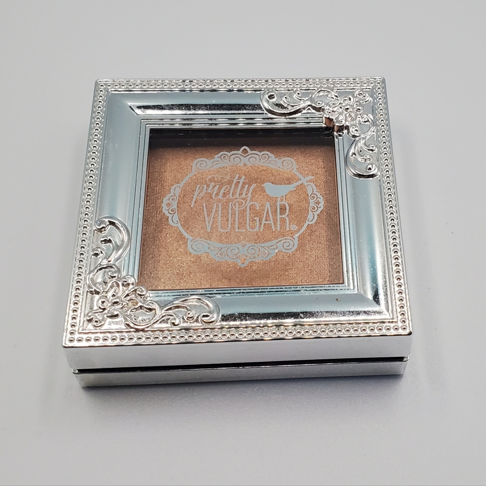 Pretty Vulgar – Shimmering Swan Highlighter